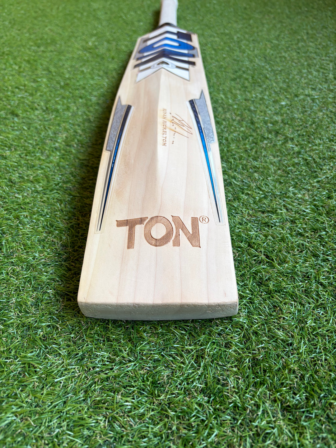 TON Gama Players Cricket Bat | Ryan Rickelton