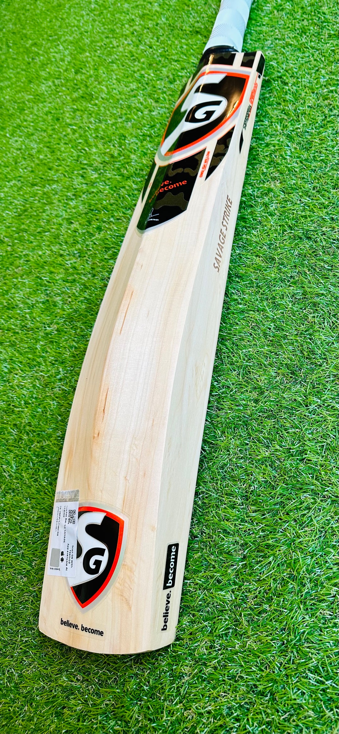 SG Savage Strike Cricket Bat | 10 Grains