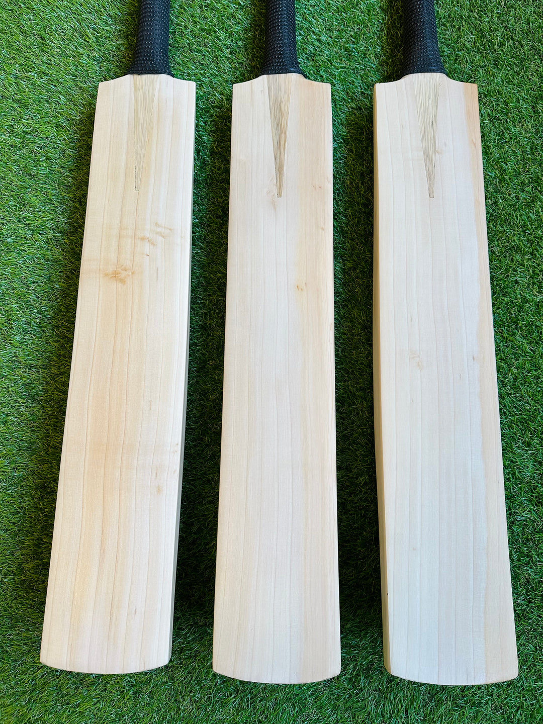 Plain Grade 1 English Willow Cricket Bat | Chris Gayle Profile | 40mm Edges