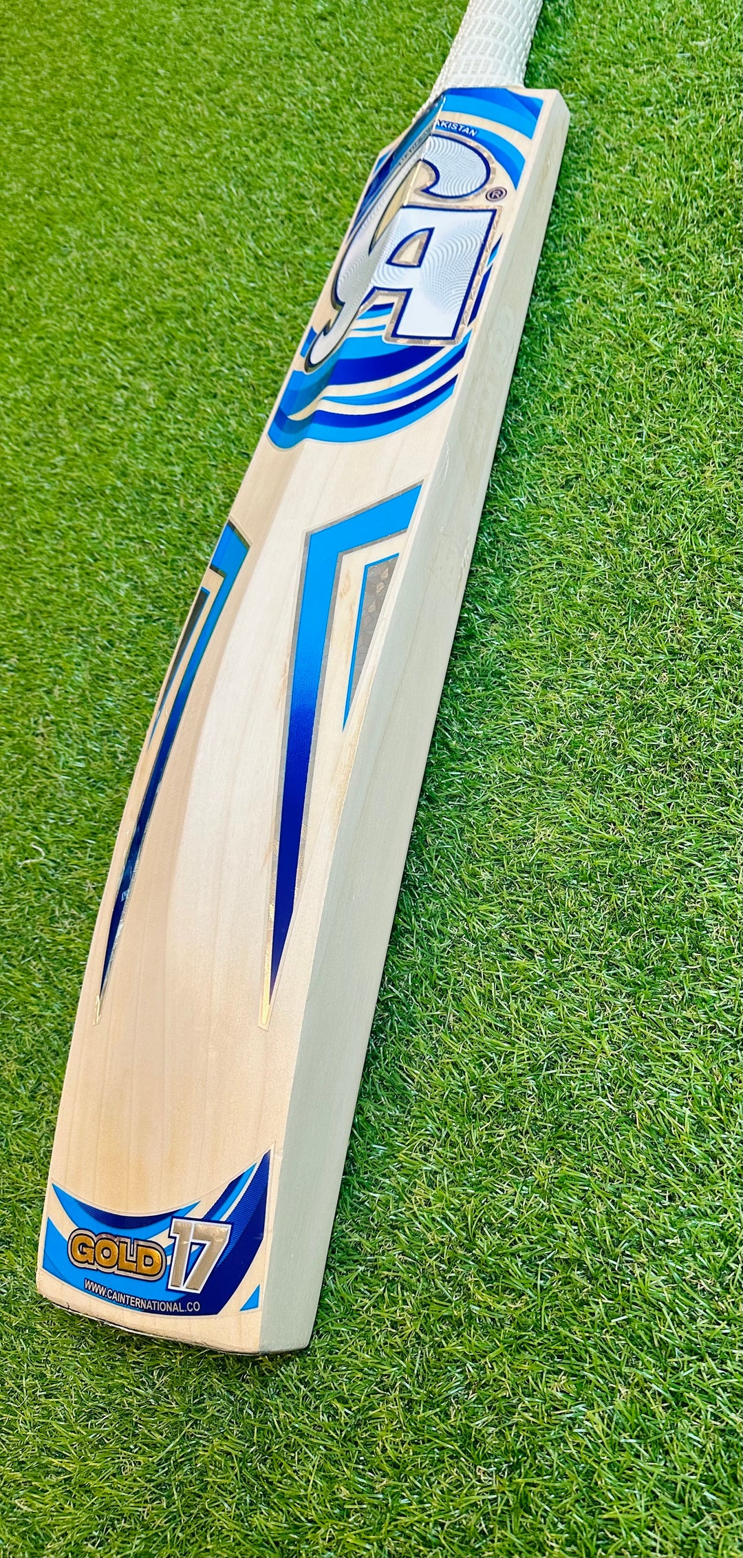 CA 17 Gold Cricket Bat