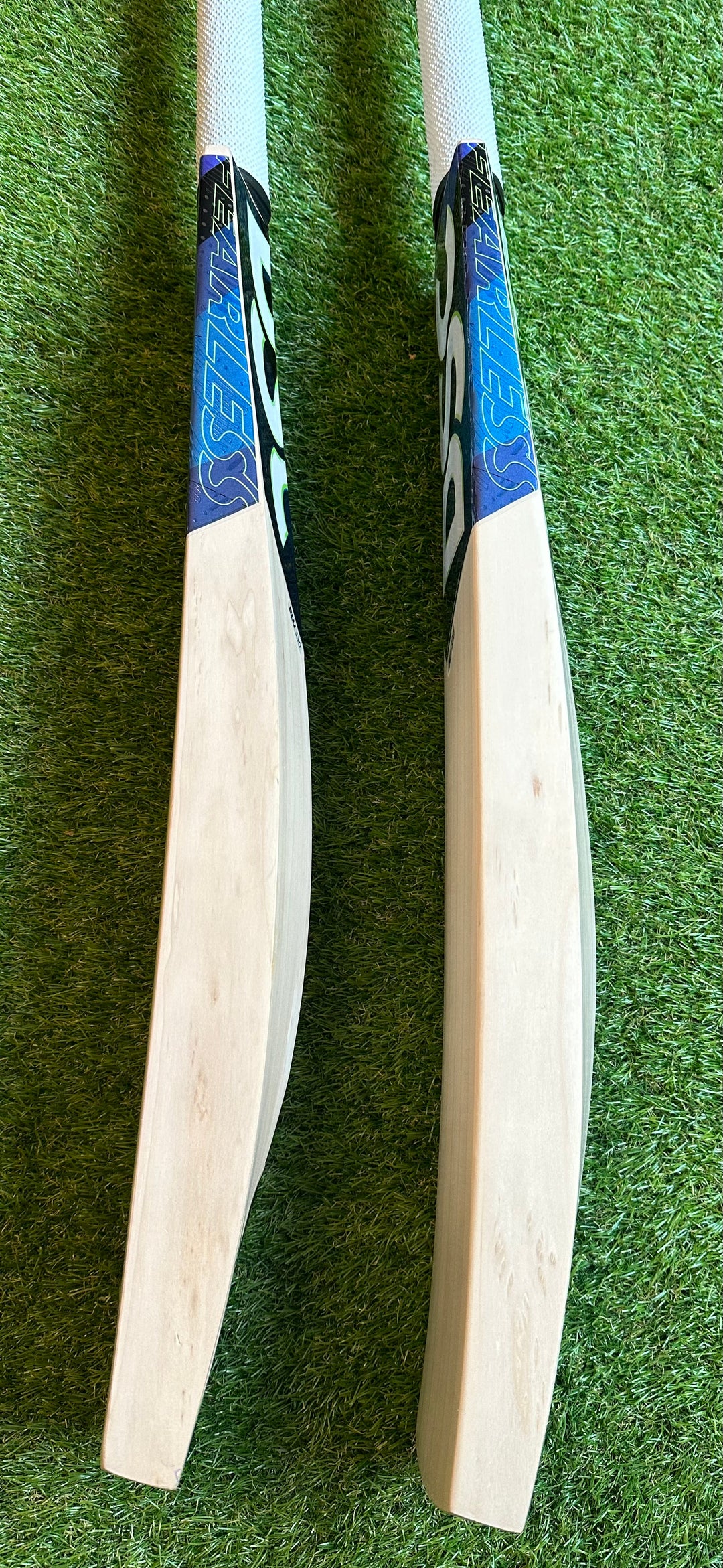 DSC Blu 330 Cricket Bat