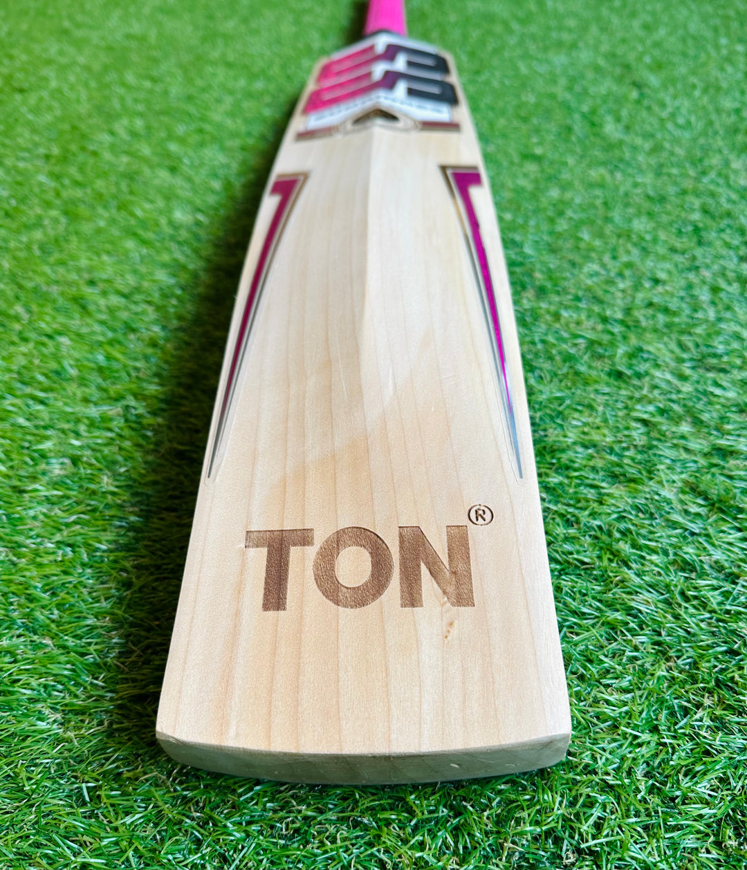 SS TON Gladiator Cricket Bat