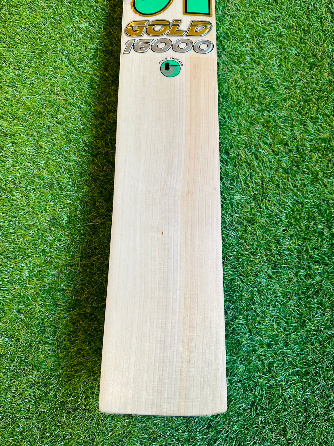 CA 16000 Gold Cricket Bat | 19 Grains | 40mm edges