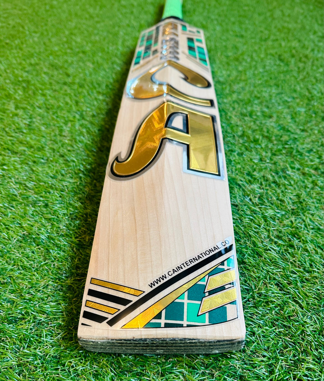 CA 15000 Gold Cricket Bat | Harrow | 14 Grains