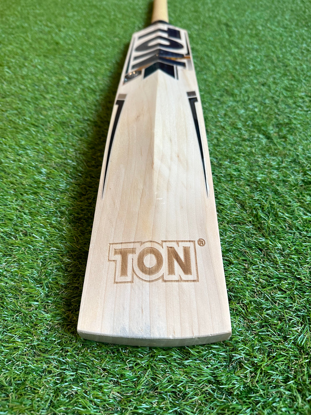 TON Gutsy Edition Cricket Bat