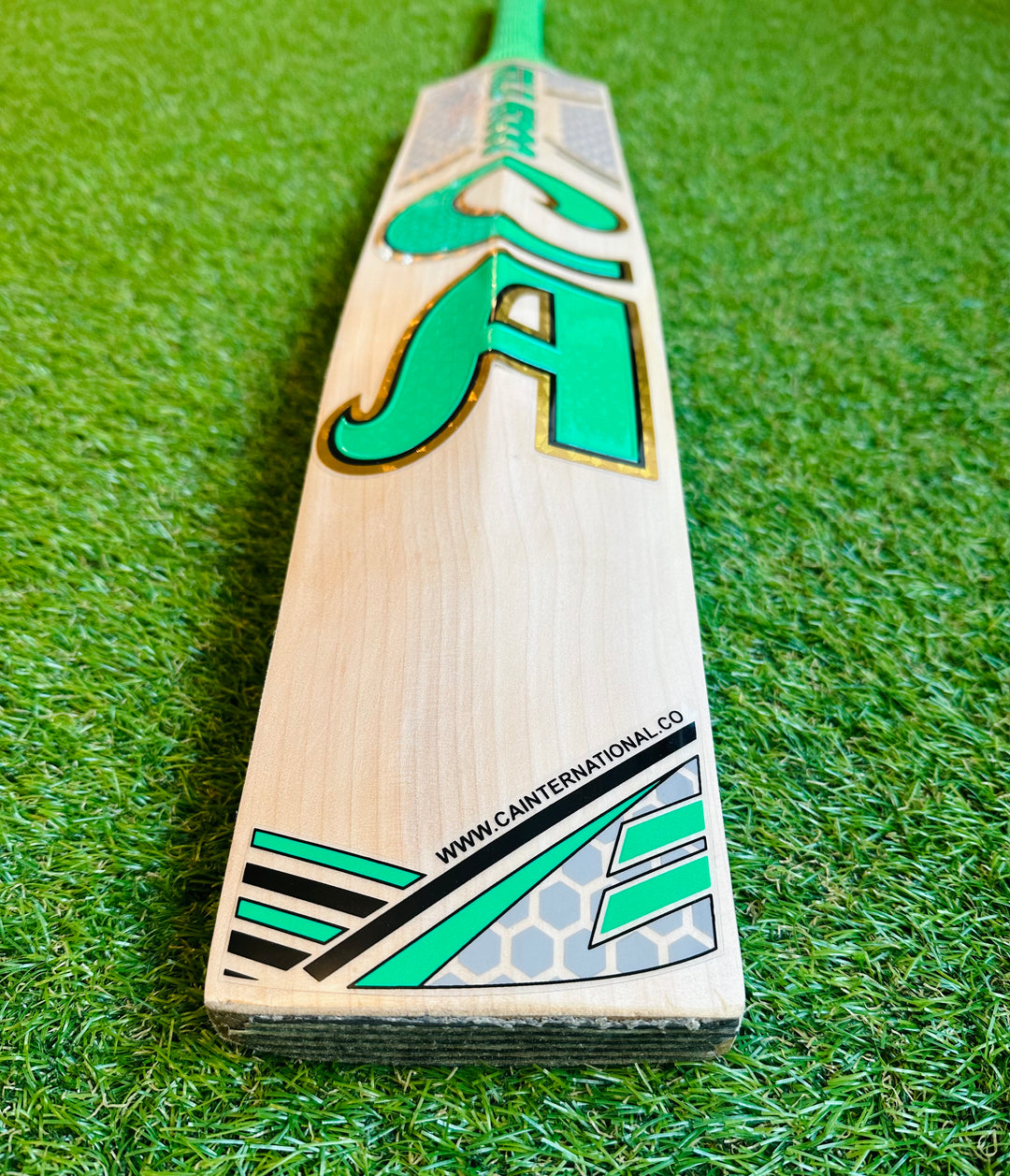 CA 16000 Gold Cricket Bat | 19 Grains | 40mm edges