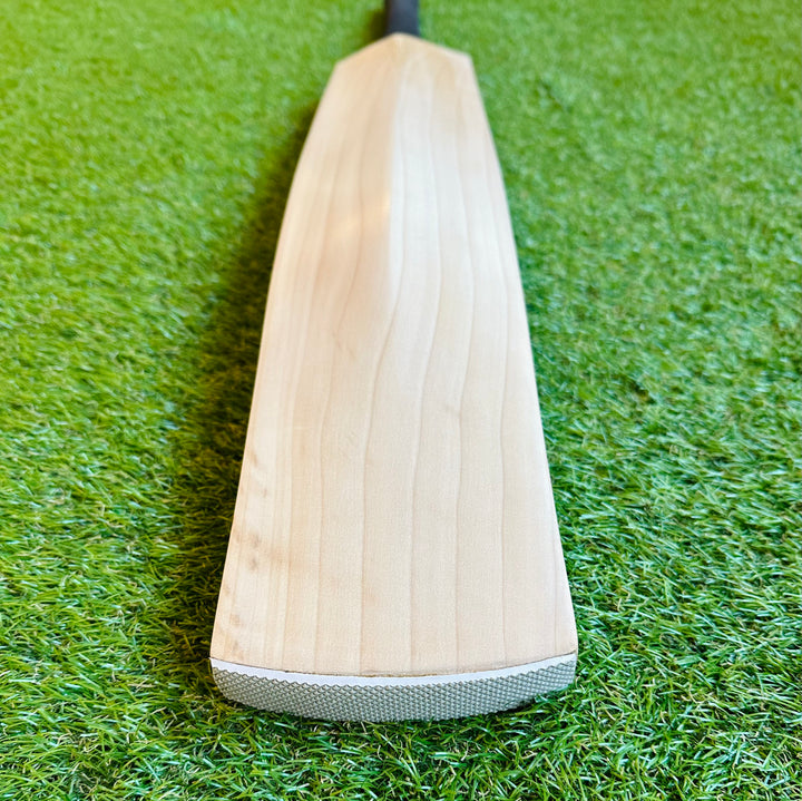 Plain Grade 1+ English Willow Cricket Bat | 38mm | Long Handle