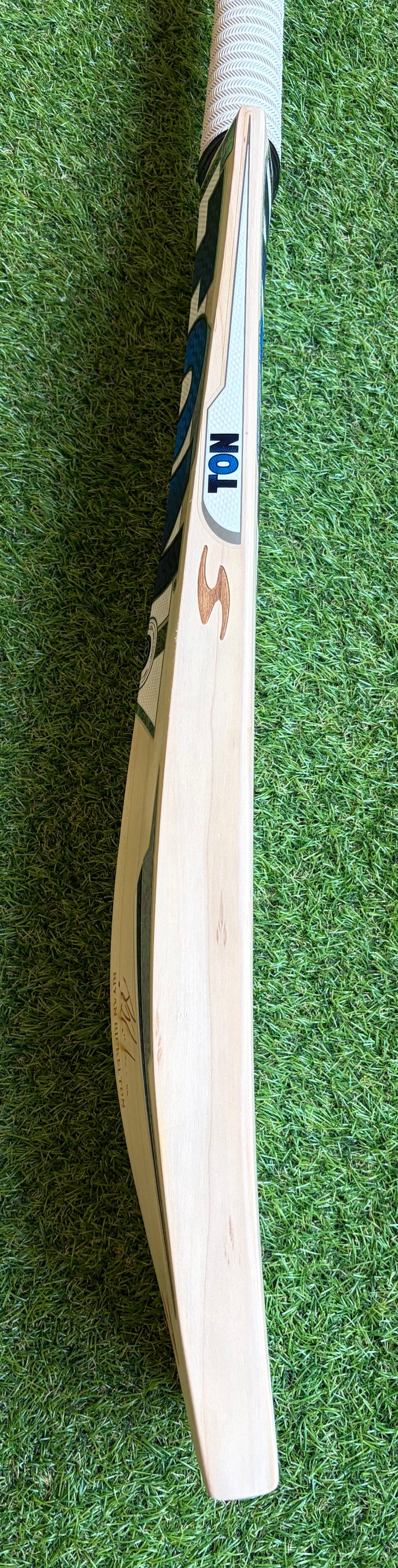 TON Gama Players Cricket Bat | Ryan Rickelton