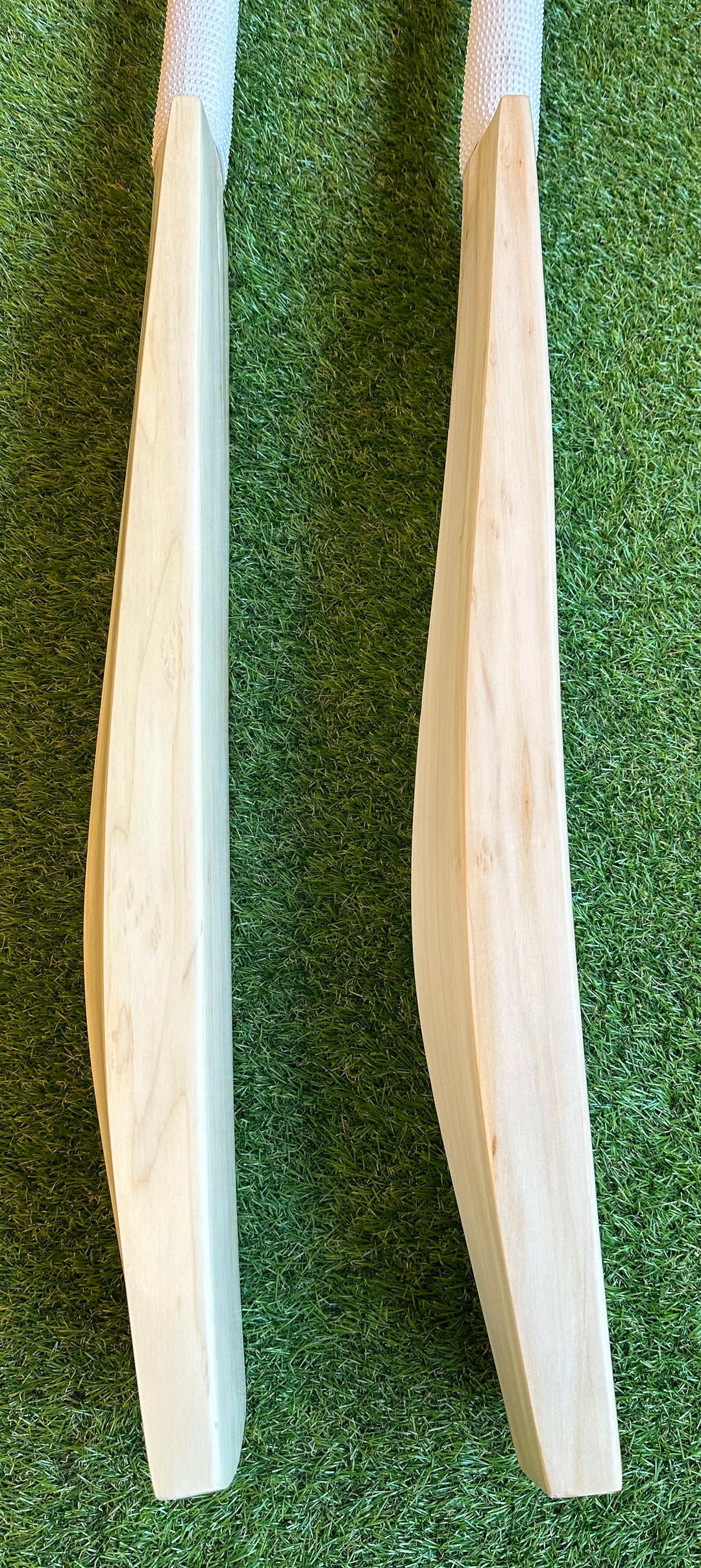 Plain Grade 2 English Willow Cricket Bats | Full Spine Profile