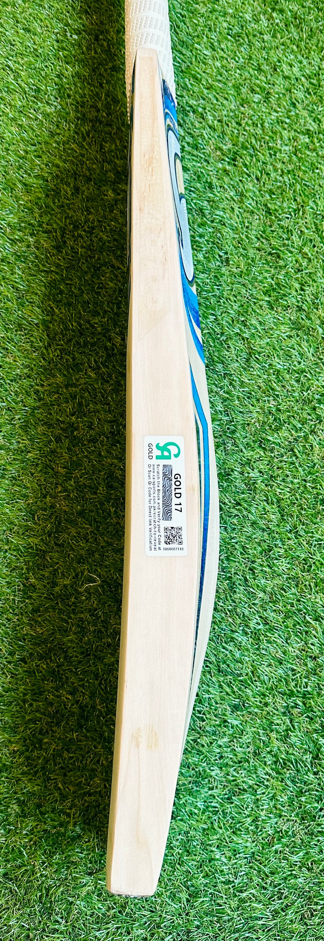 CA 17 Gold Cricket Bat