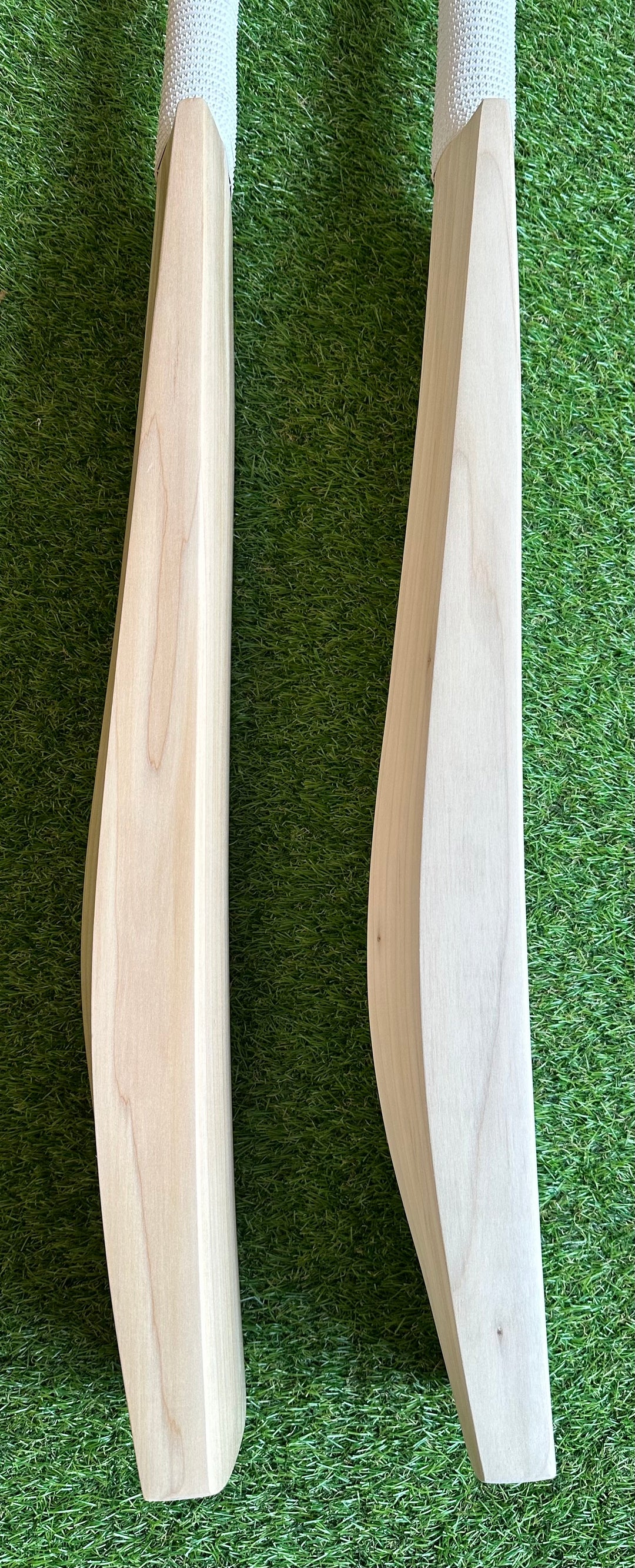 Plain Grade 1+ English Willow Cricket Bat | Long Handle