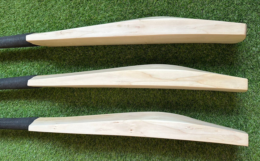 Plain Grade 2 English Willow Cricket Bat |  3lb Monster | Full Profile