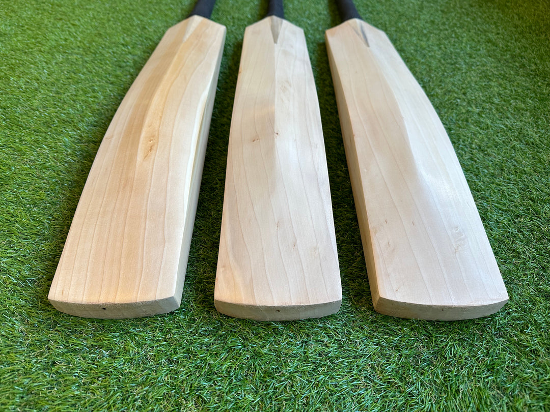 Plain Grade 1 English Willow Cricket Bat | Chris Gayle Profile | 40mm Edges