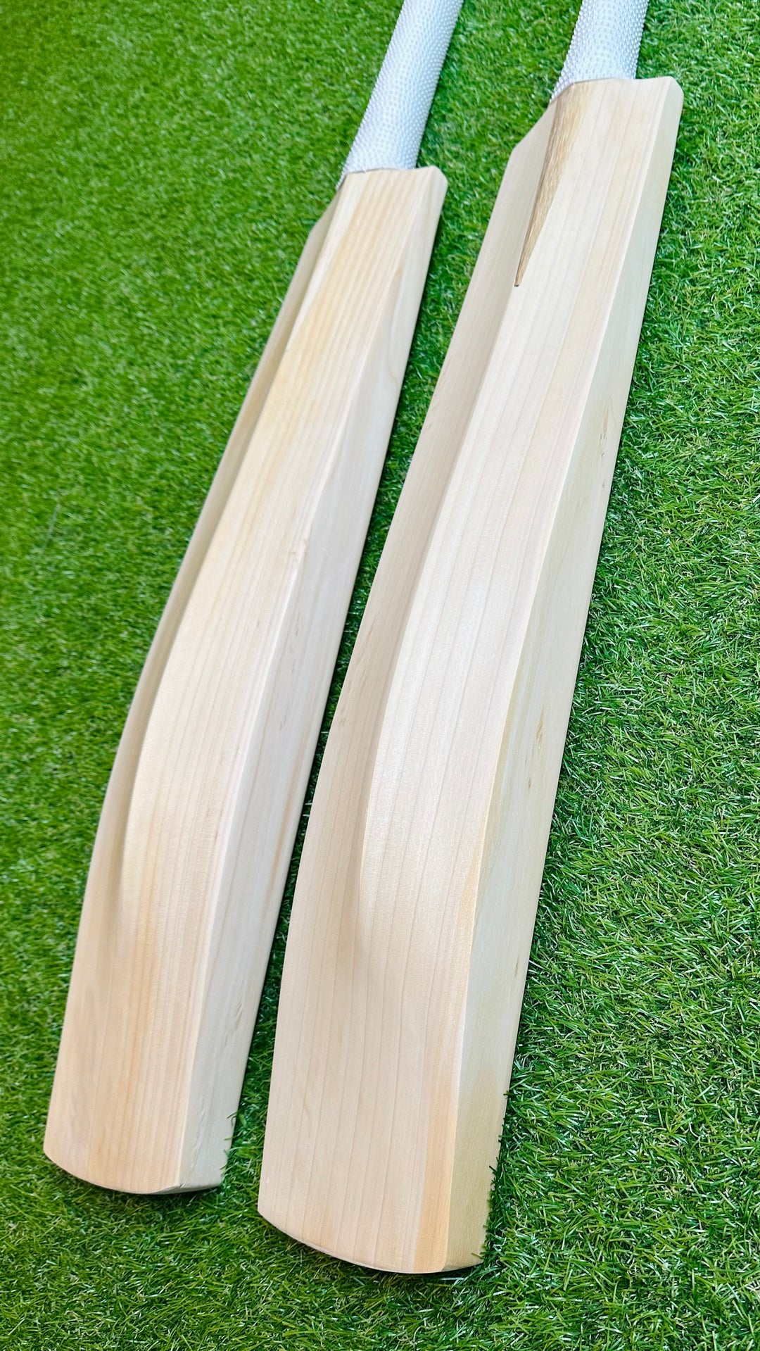 Plain Players Grade 1+ Cricket Bat | Duckbill Profile | 40mm Edges