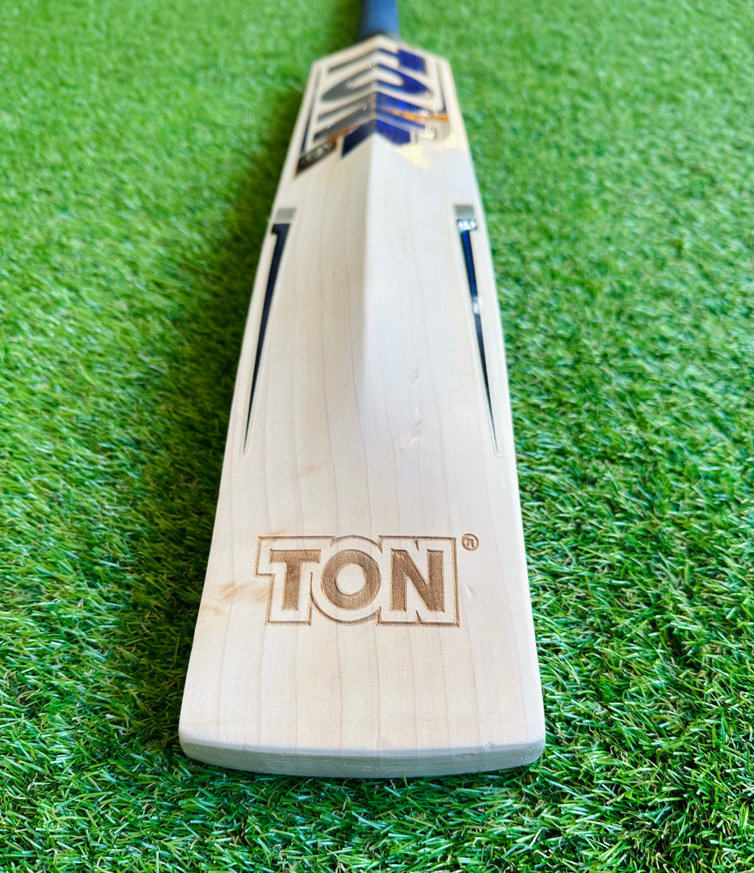 Ton Player Edition Cricket Bat Harrow