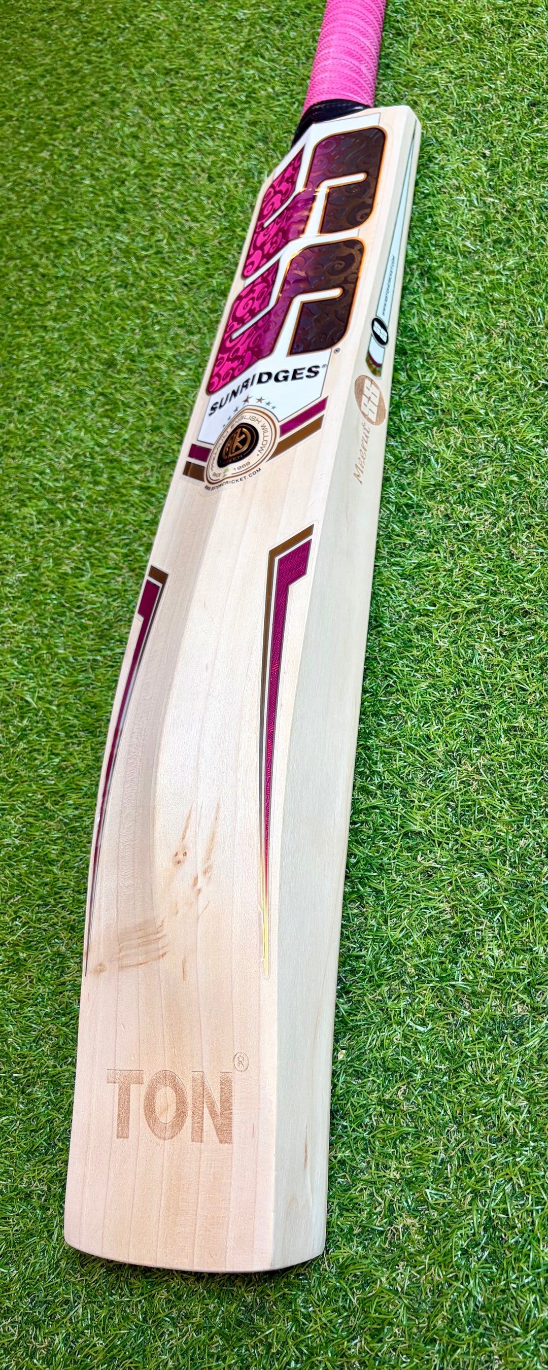 SS TON Gladiator Cricket Bat
