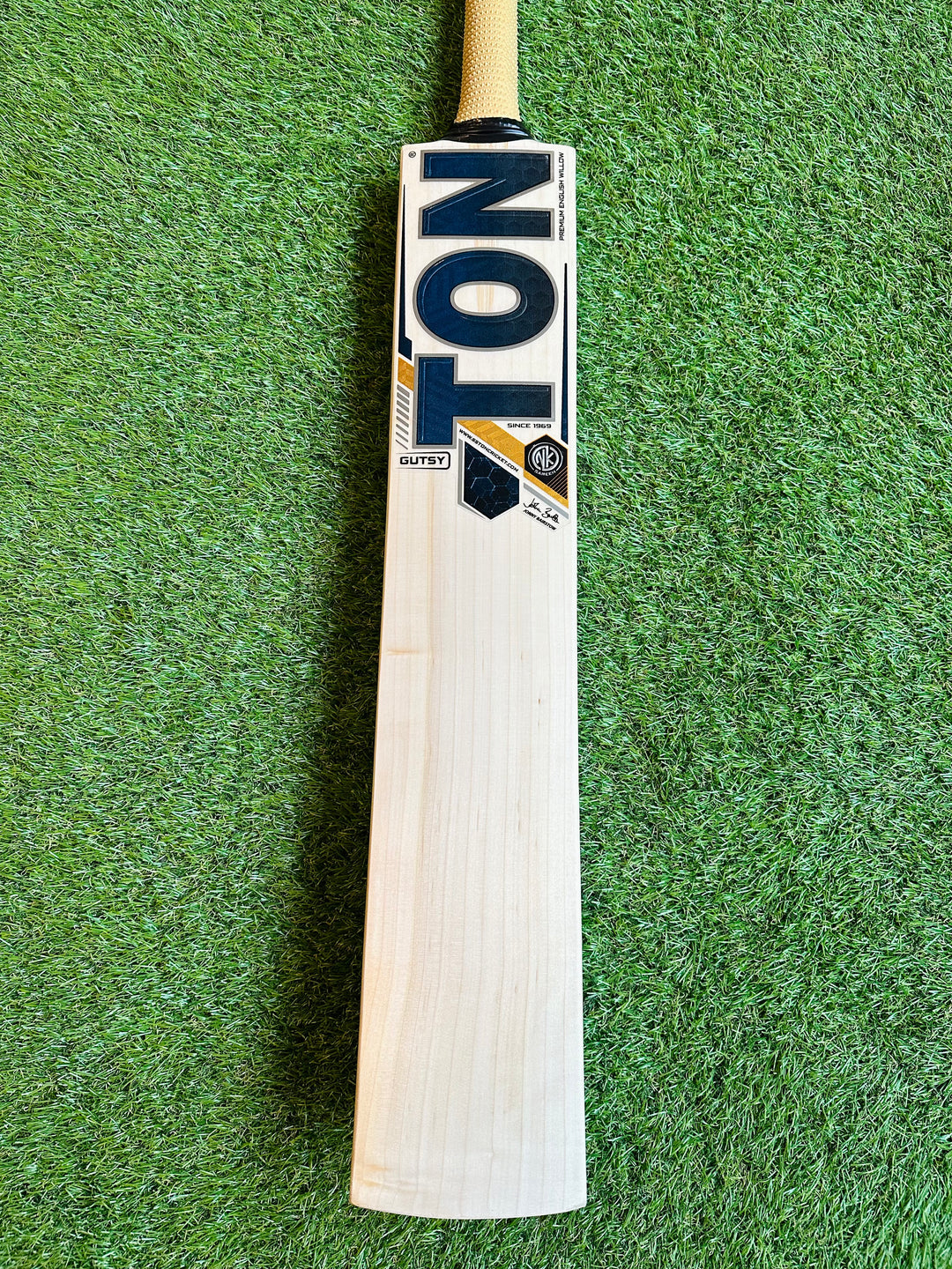 TON Gutsy Edition Cricket Bat