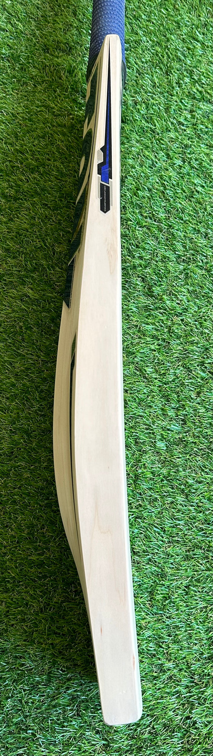 Ton Player Edition Cricket Bat Harrow