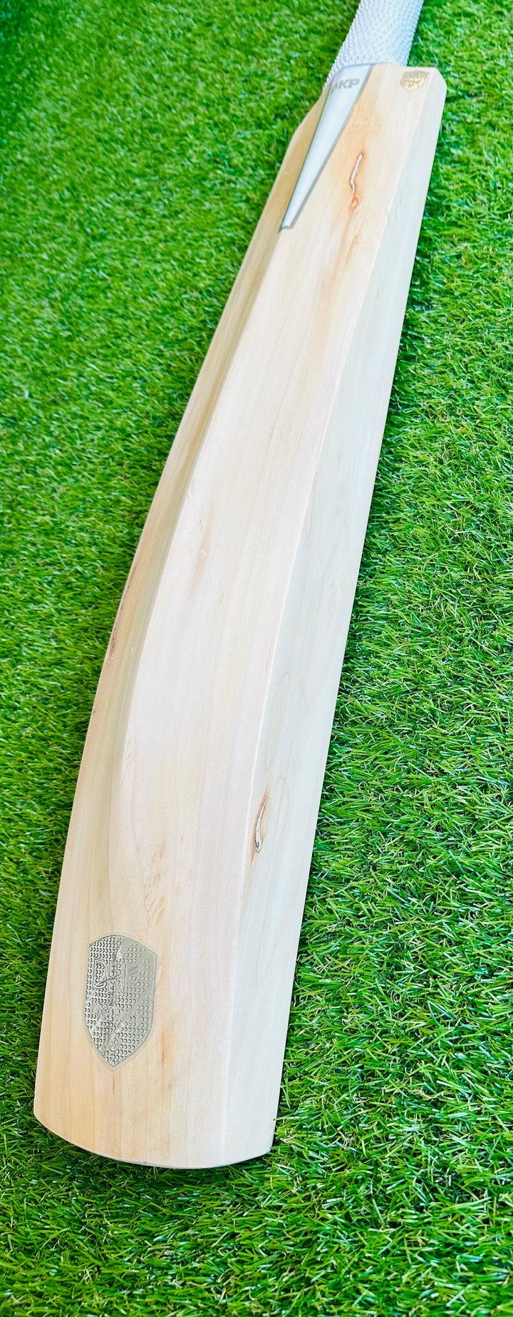 DKP Pro Butterfly Cricket Bat