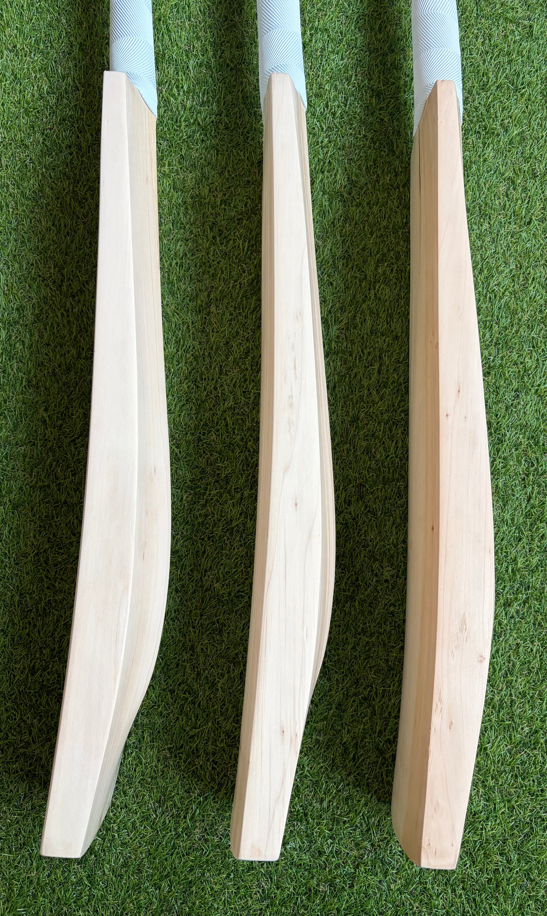 Plain Grade 1 English Willow Cricket Bat | Duckbill Profile