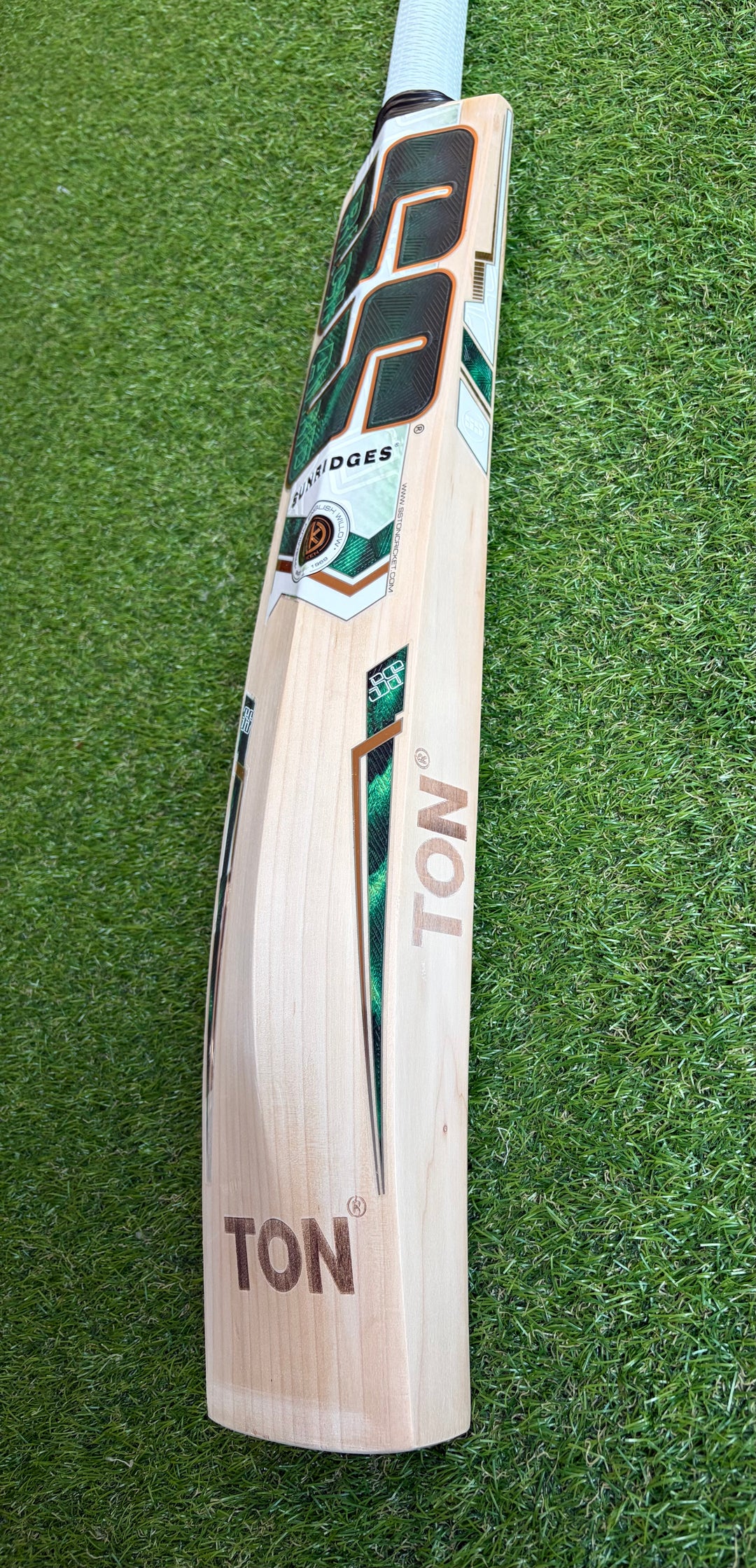 SS TON Sir Richards Cricket Bat | Massive Profile