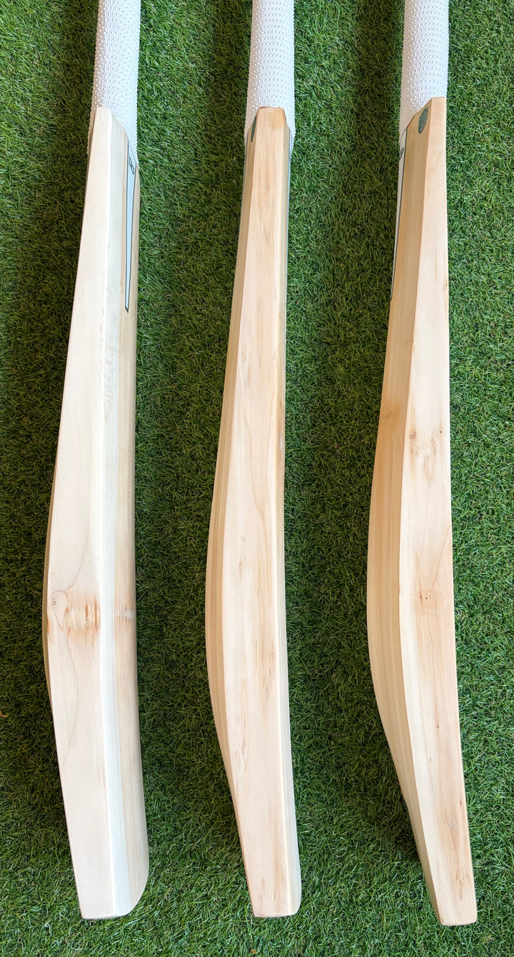 DKP Pro Butterfly Cricket Bat
