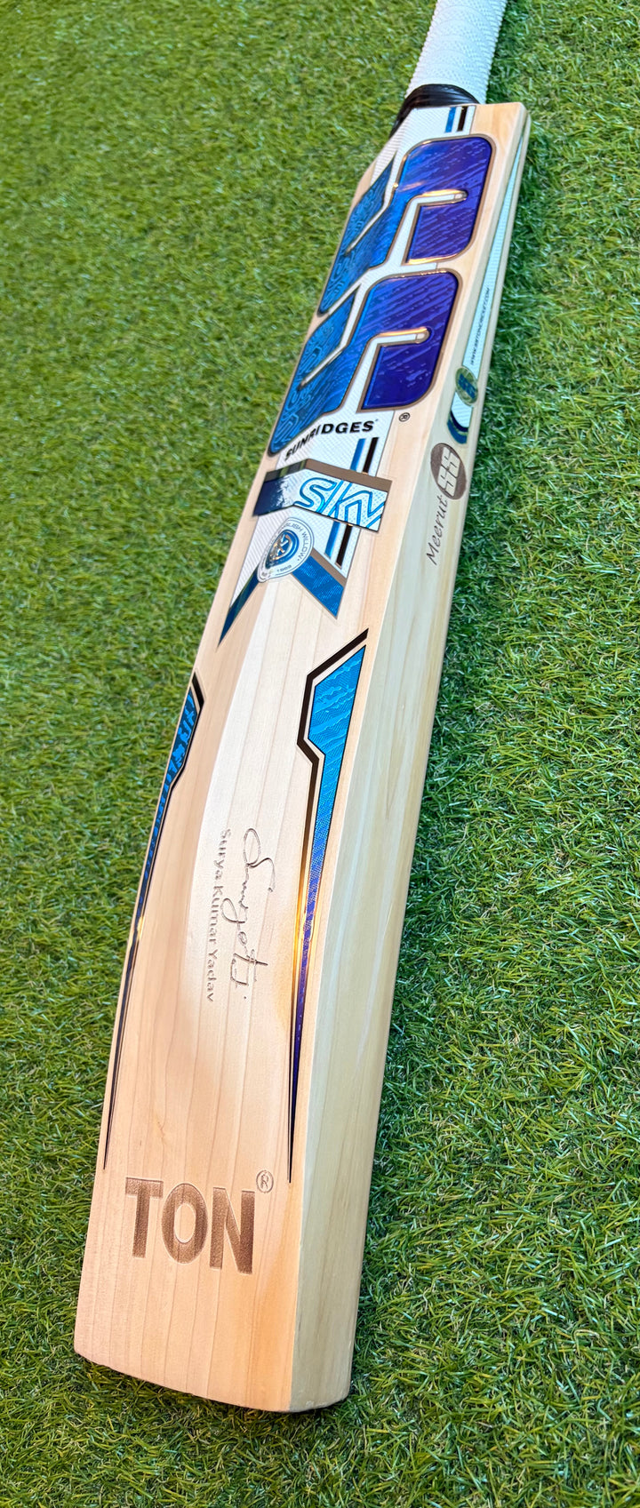 SS TON Sky Flicker Pro Cricket Bat
