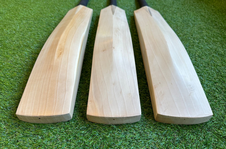 Plain Grade 1 English Willow Cricket Bat | Chris Gayle Profile | 40mm Edges