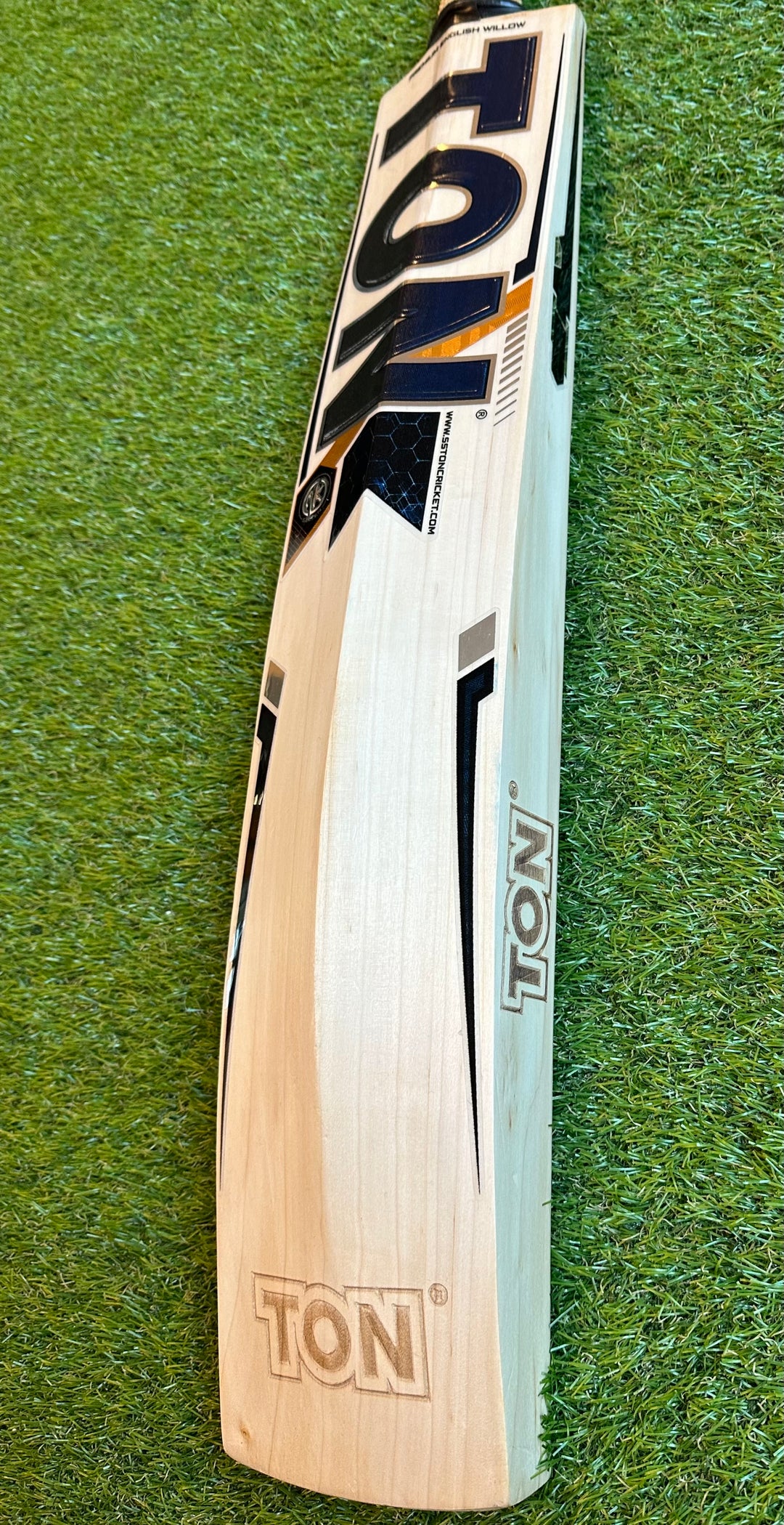 TON Gutsy Edition Cricket Bat | Lightweight