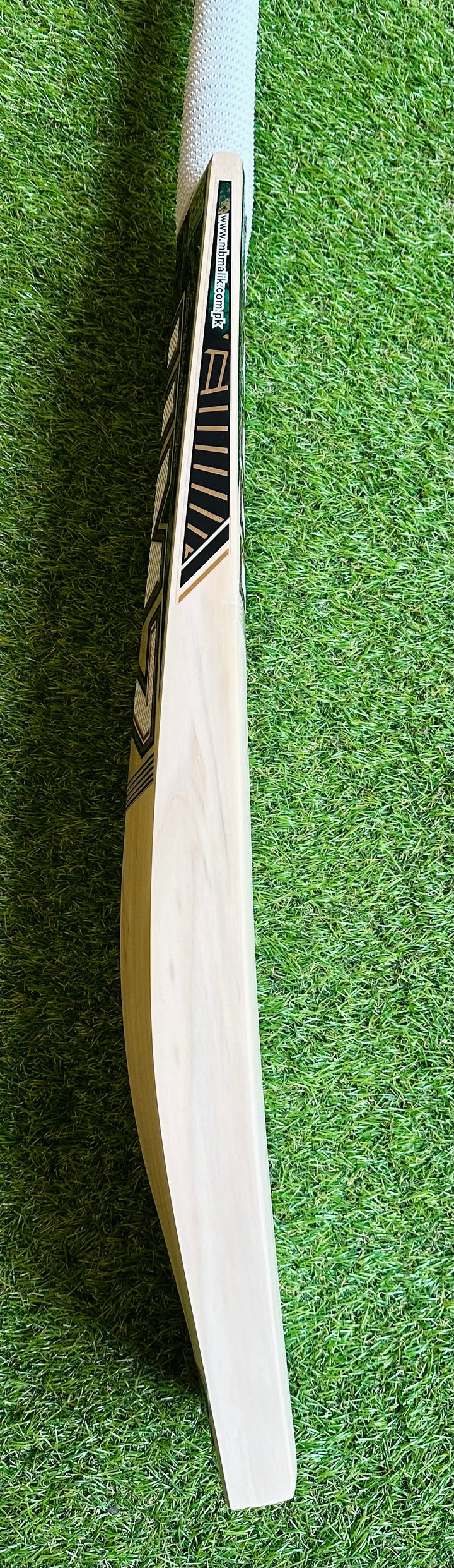 MB Malik KG 82 Pro Cricket Bat