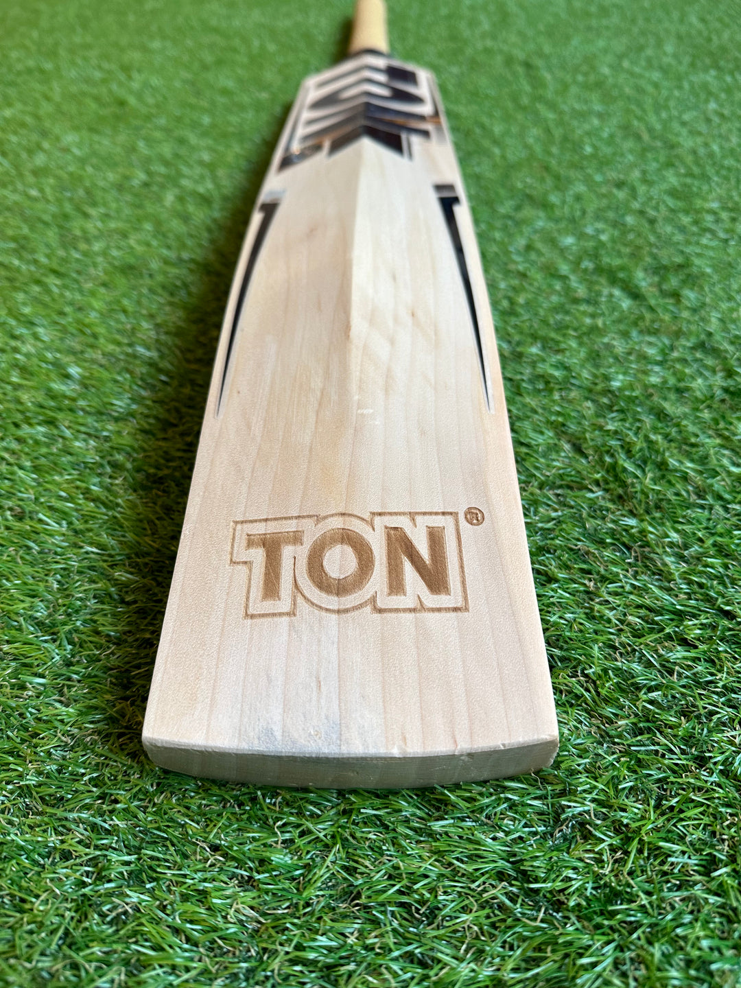 TON Gutsy Edition Cricket Bat