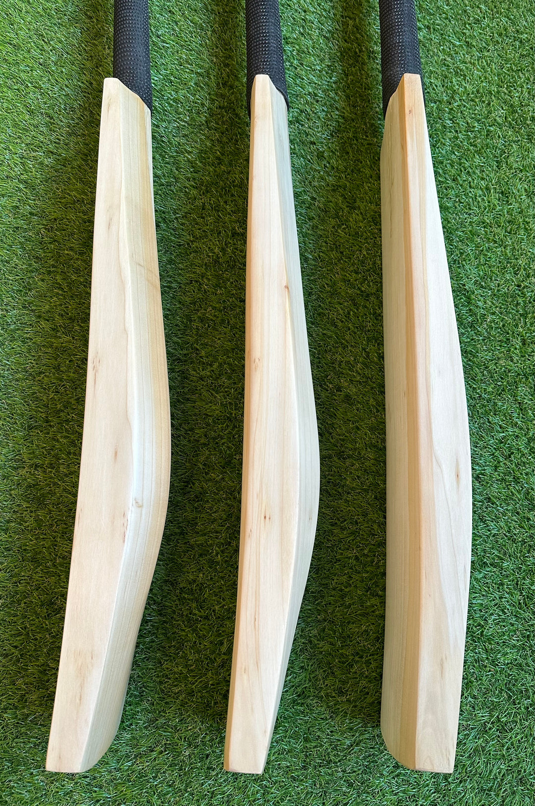 Plain Grade 1 English Willow Cricket Bat | Chris Gayle Profile | 40mm Edges