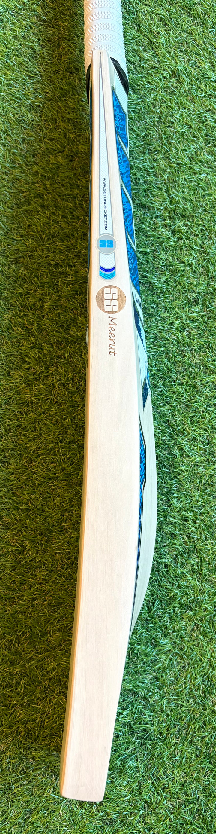 SS TON Sky Flicker Pro Cricket Bat