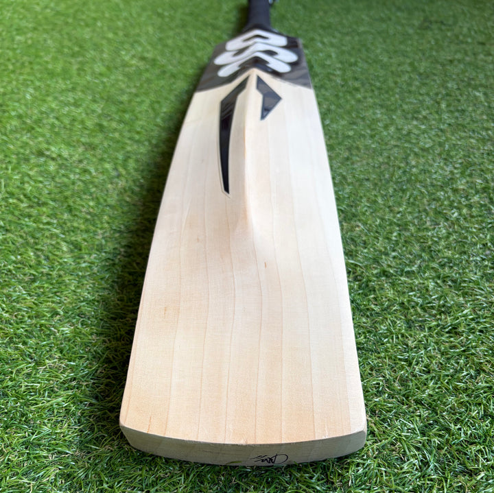 DSC Blak 400 Cricket Bat | 40mm Edges