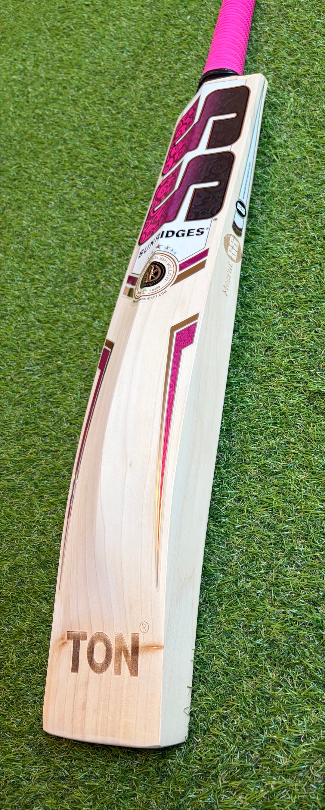 SS TON Gladiator Cricket Bat