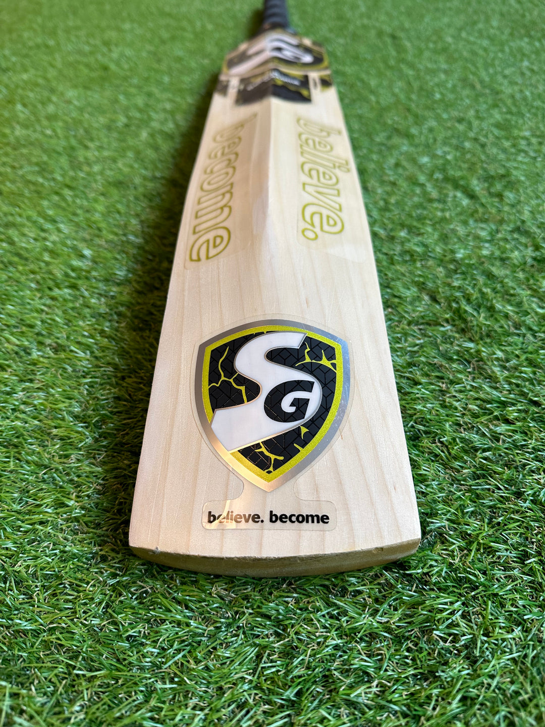 SG Liam Xtreme Cricket Bat | Size 6